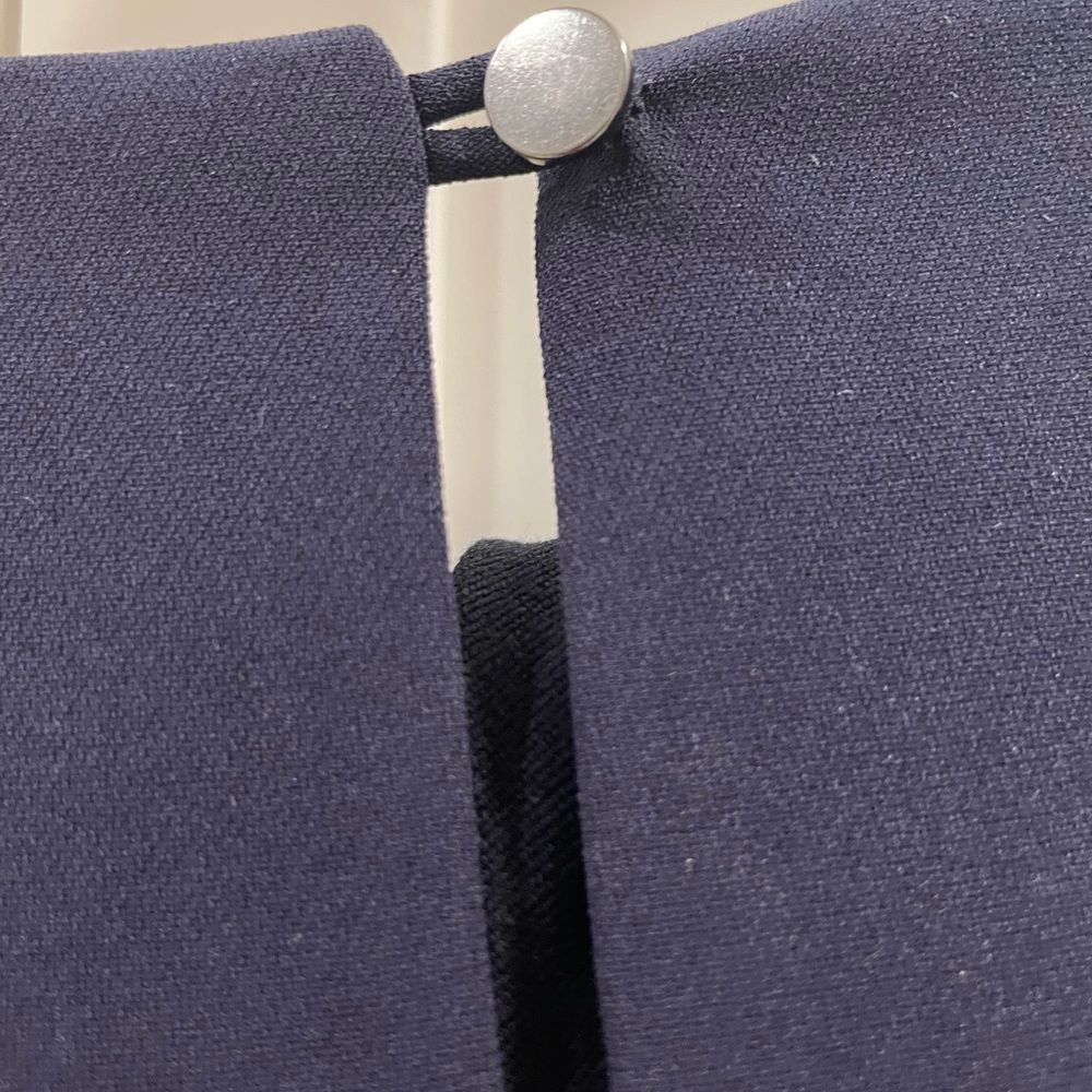 🔵 Talbots Navy Sleeveless Peplum Top – Rounded Neck – Size 6 - Picture 8 of 10
